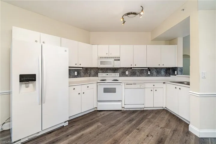 2408 Millcreek Ln 104, Naples, Florida 34119