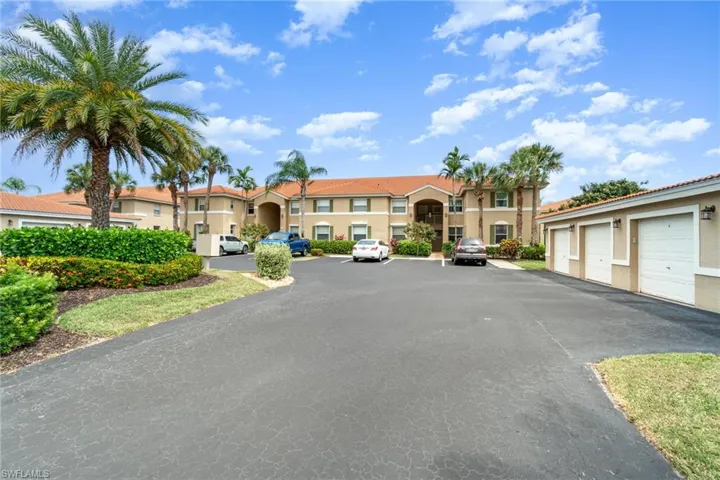 2408 Millcreek Ln 104, Naples, Florida 34119
