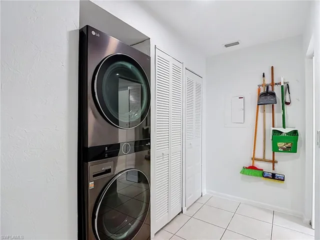 4079 Northlight Dr 2, Naples, Florida 34112