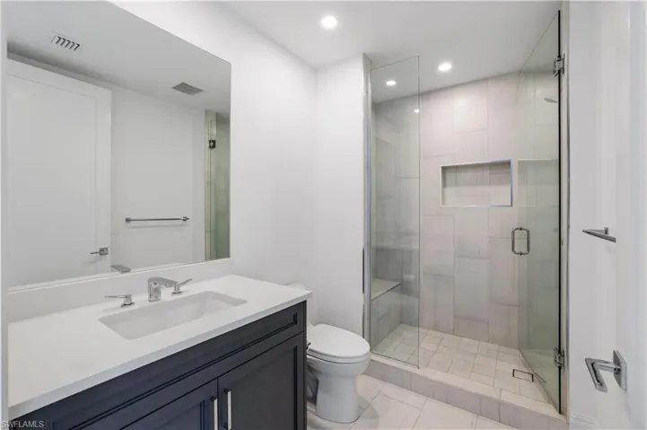 En-suite guest bathroom.
