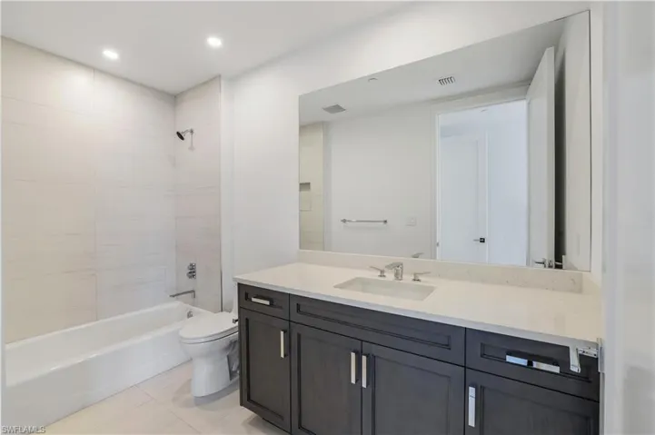 En-suite guest bathroom.