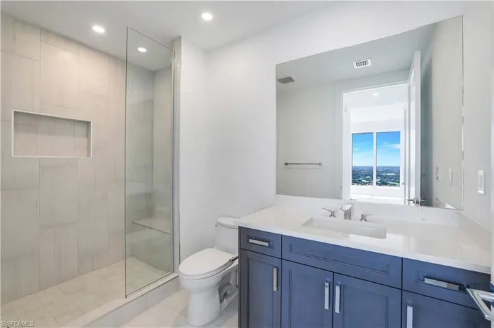 En-suite guest bathroom.