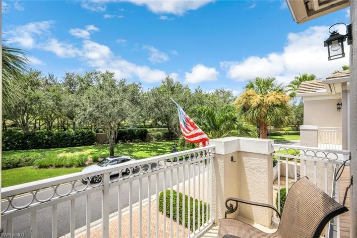 Outdoor balcony overlooking the entryway.