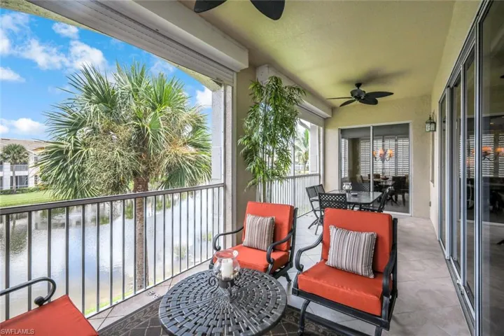 Relaxing and spacious outdoor lanai space with plenty of seating.