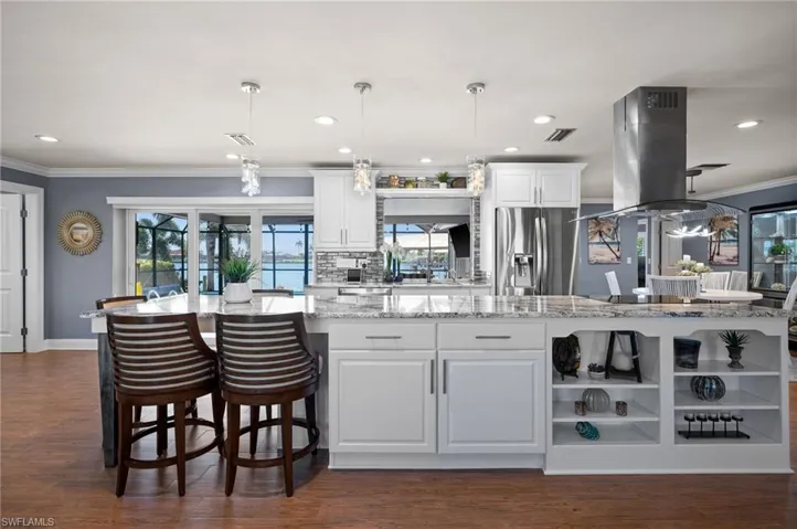 Gourmet Kitchen~ enjoy the 13 foot Island