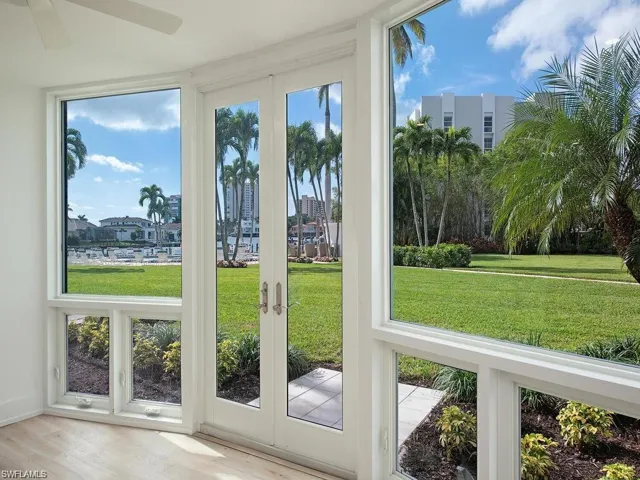 400 Park Shore Dr # 102, Naples, Florida 34103