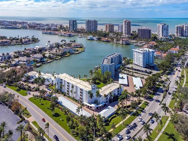 400 Park Shore Dr # 102, Naples, Florida 34103