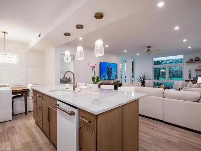 400 Park Shore Dr # 102, Naples, Florida 34103