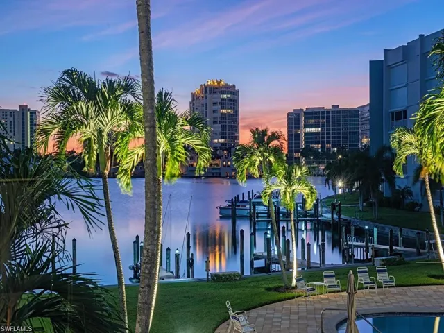 400 Park Shore Dr # 102, Naples, Florida 34103