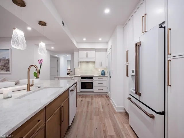 400 Park Shore Dr # 102, Naples, Florida 34103