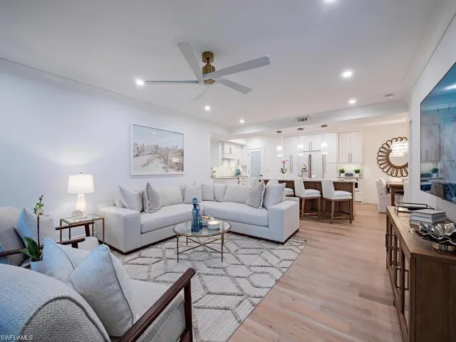400 Park Shore Dr # 102, Naples, Florida 34103