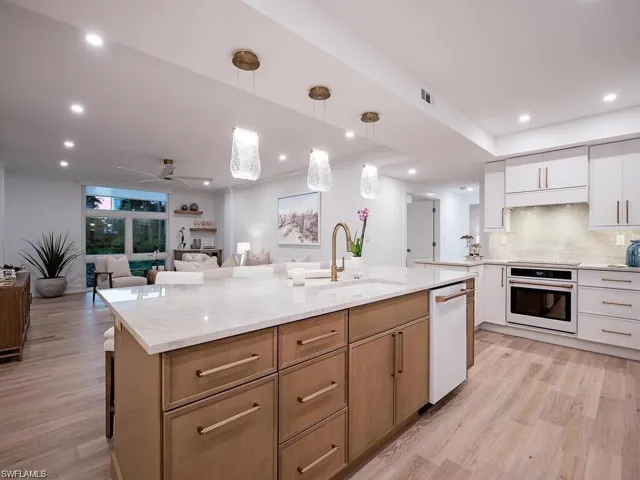 400 Park Shore Dr # 102, Naples, Florida 34103
