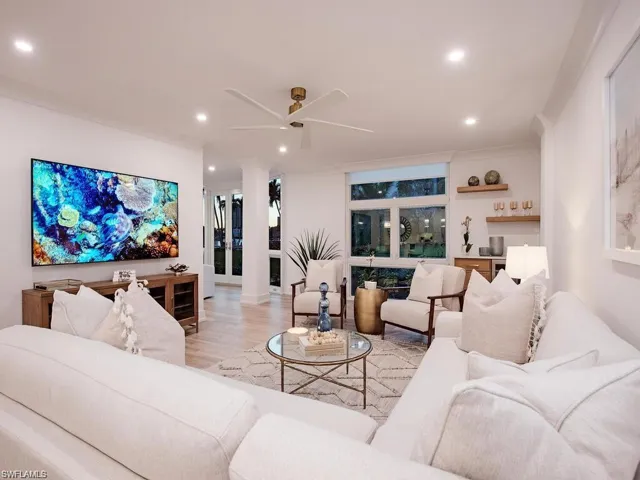 400 Park Shore Dr # 102, Naples, Florida 34103