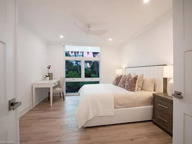 400 Park Shore Dr # 102, Naples, Florida 34103