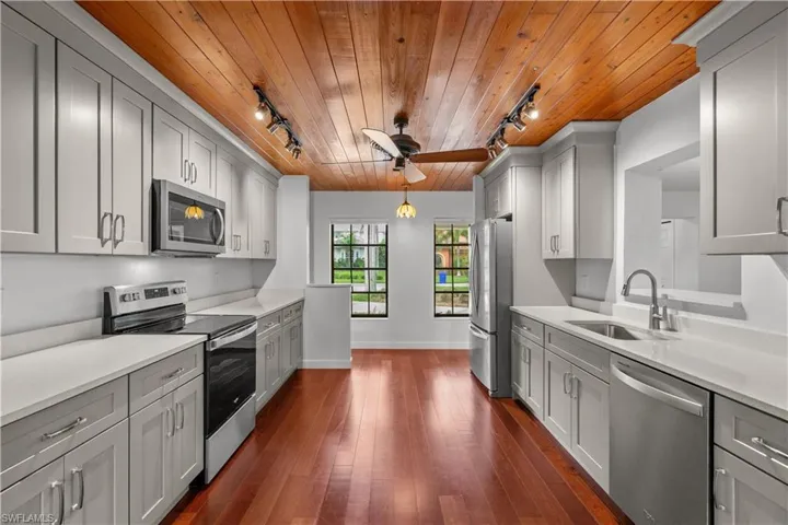 3209 W Riverside Dr, Fort Myers, Florida 33901