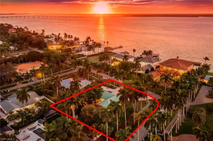 3209 W Riverside Dr, Fort Myers, Florida 33901
