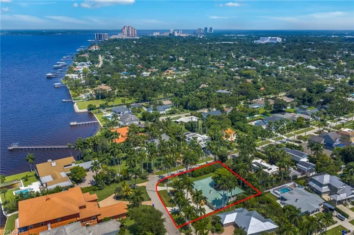 3209 W Riverside Dr, Fort Myers, Florida 33901