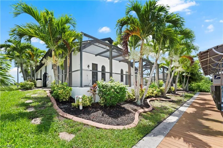 506 32nd Pl, Cape Coral, Florida 33993