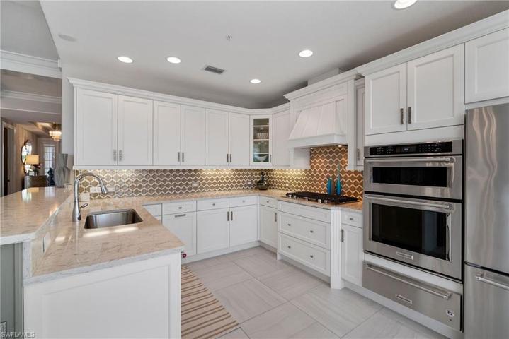 8016 Signature Club CIR # 101, NAPLES FL 34113