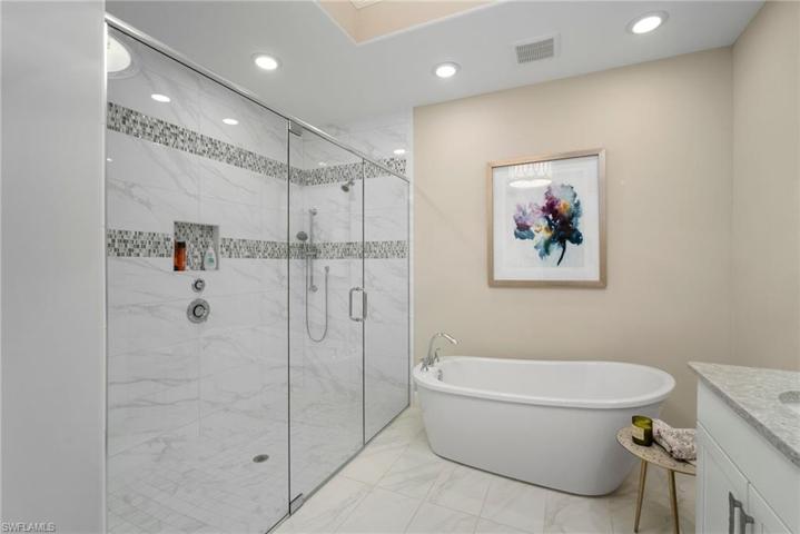 8016 Signature Club CIR # 101, NAPLES FL 34113