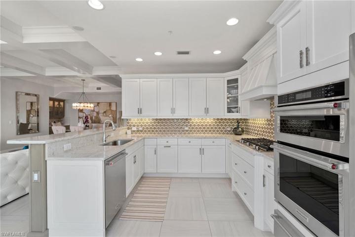 8016 Signature Club CIR # 101, NAPLES FL 34113