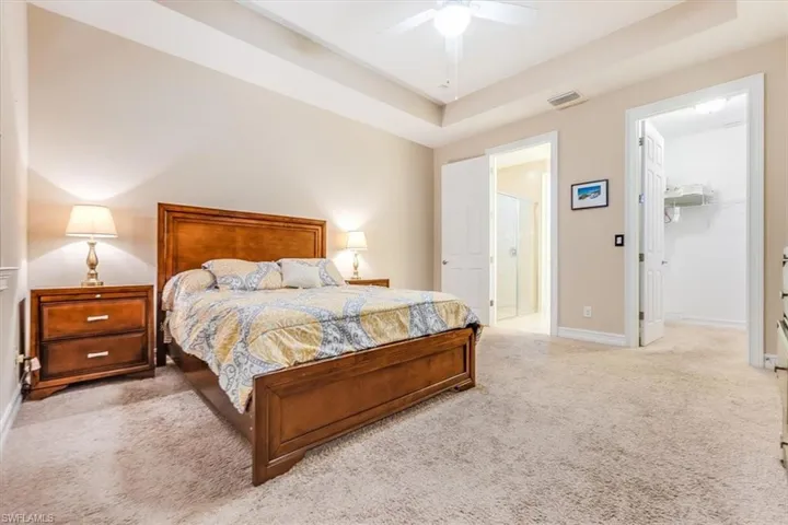 Large primary room, walk-in closet