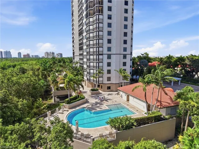 7225 Pelican Bay Blvd 302, Naples, Florida 34108