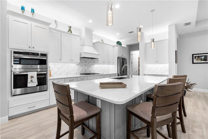 EAT IN KITCHEN