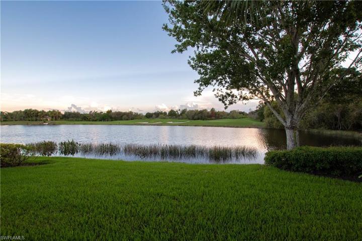 Stunning water views throughout Verandah