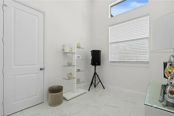Den with closet and window? Yes!