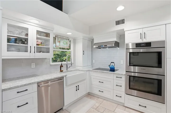 Kitchen w Window