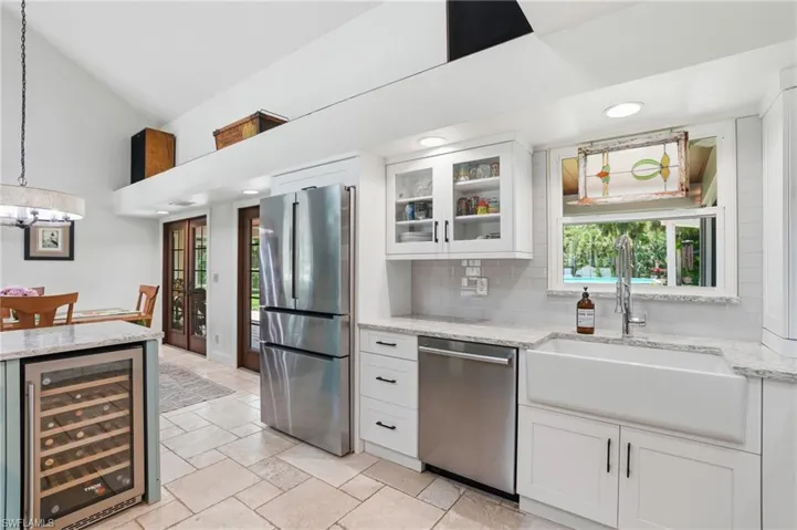 Kitchen w Wine Cooler