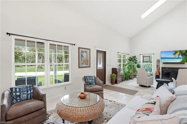 681 7th St Sw, Naples, Florida 34117