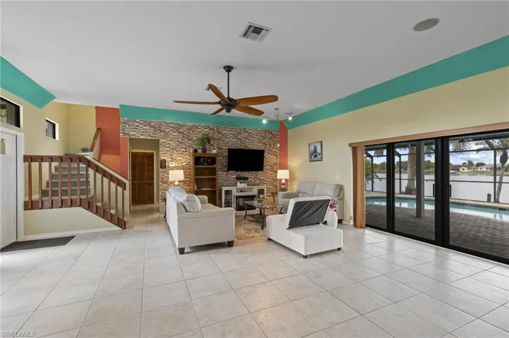 313 SE 6th  ST, Cape Coral, FL 33990