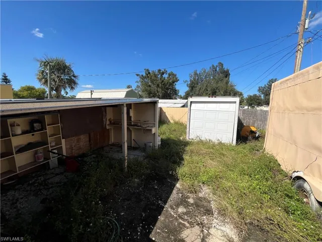 this is behind the back gate - more storage!
