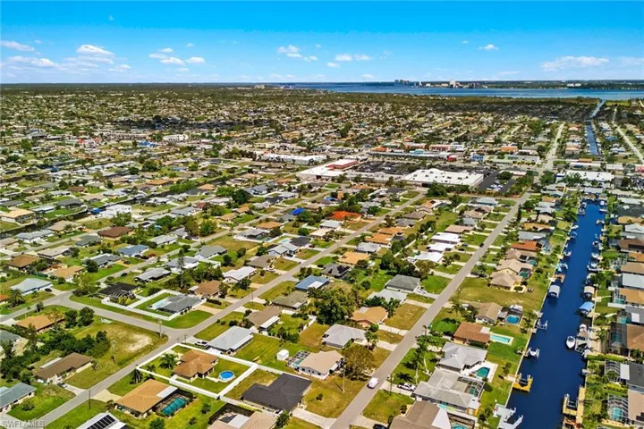 1318 SE 15th ST, CAPE CORAL FL 33990