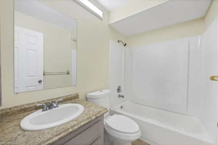 Bathroom with bathing tub / shower combination and vanity