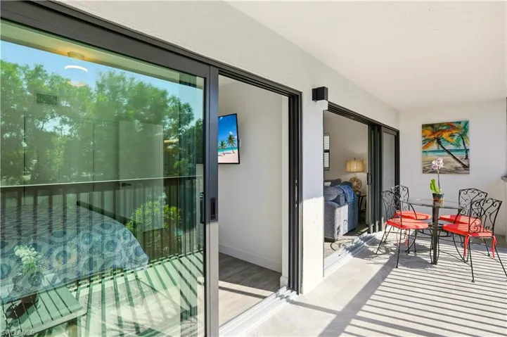 Balcony featuring outdoor dining space