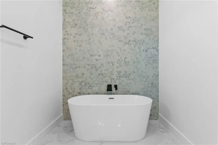 Luxurious Soaking Tub