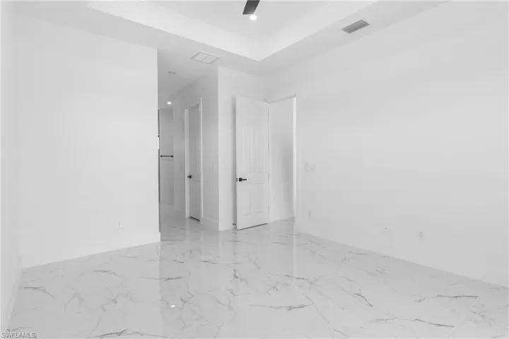 Primary Bedroom w/En Suite BathroomPrimary Bedroom w/En Suite BathroomBright and Airy Primary w a view