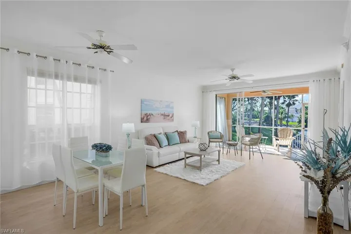 752  Wiggins Lake  DR, Naples, FL 34110