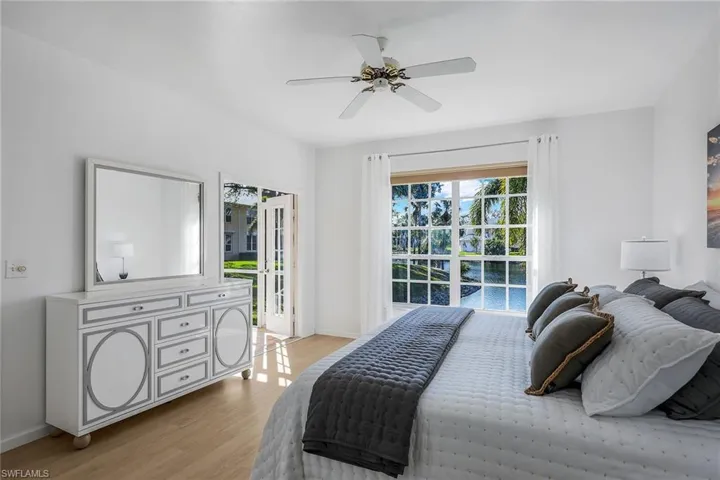 752  Wiggins Lake  DR, Naples, FL 34110