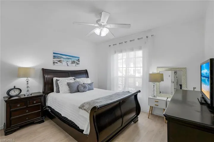 752  Wiggins Lake  DR, Naples, FL 34110