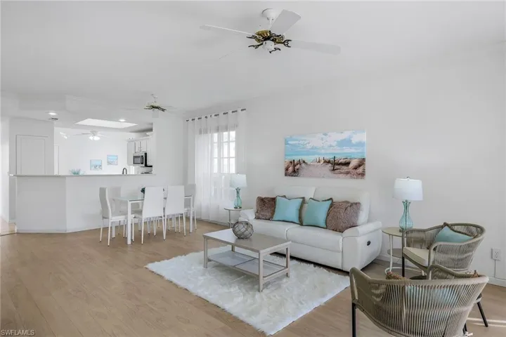 752  Wiggins Lake  DR, Naples, FL 34110