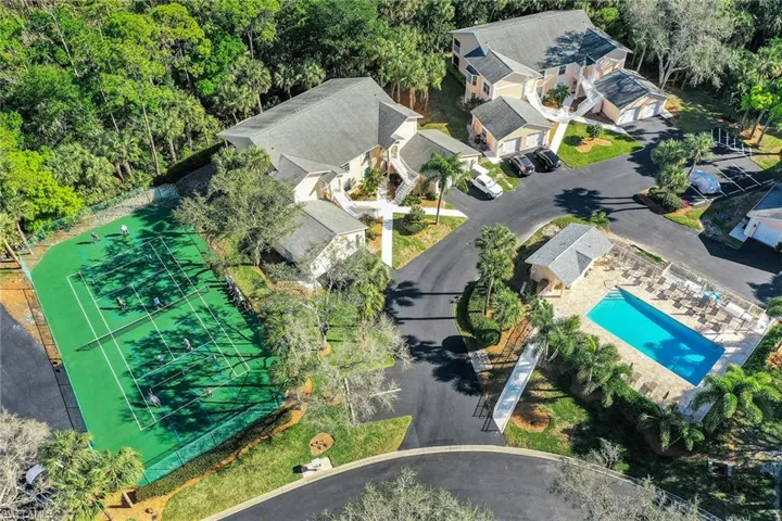 752  Wiggins Lake  DR, Naples, FL 34110