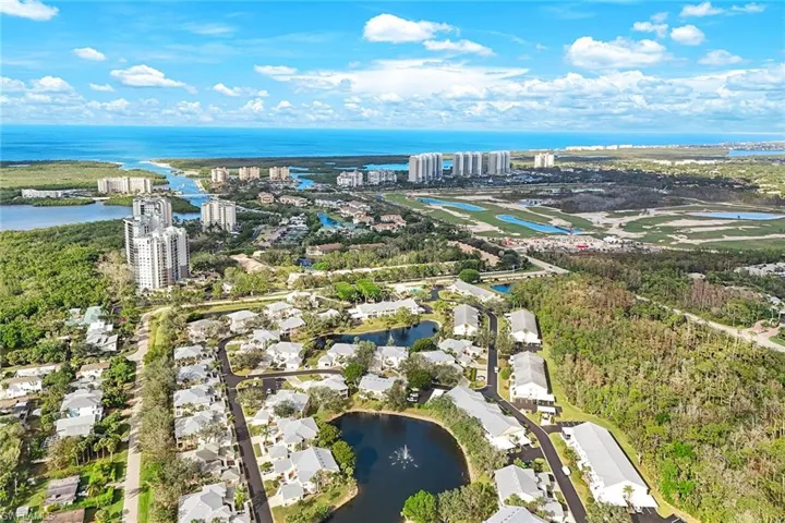 752  Wiggins Lake  DR, Naples, FL 34110