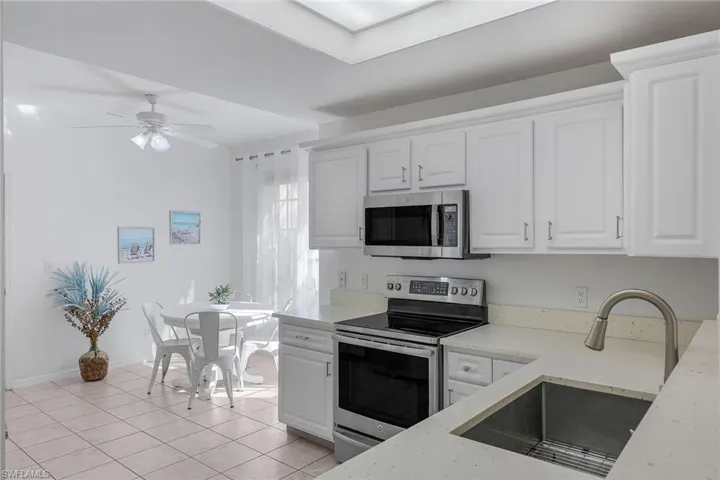 752  Wiggins Lake  DR, Naples, FL 34110