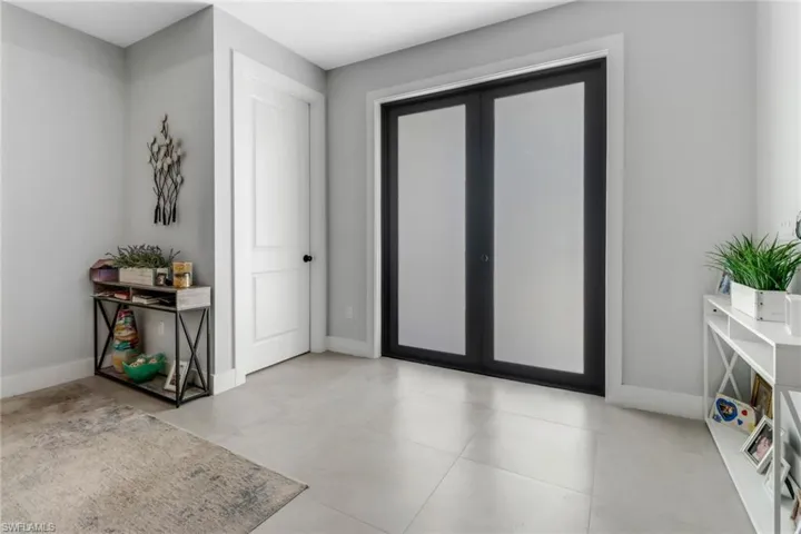 3833  8th SE AVE, Naples, FL 34117
