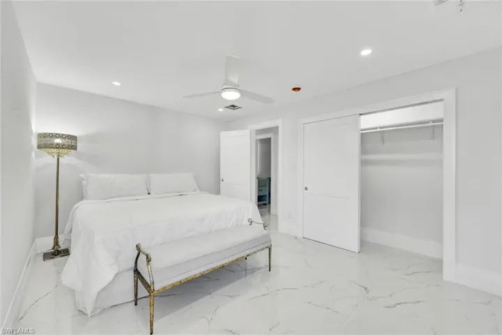 20  Kings  RD, Naples, FL 34112