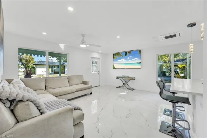 20  Kings  RD, Naples, FL 34112